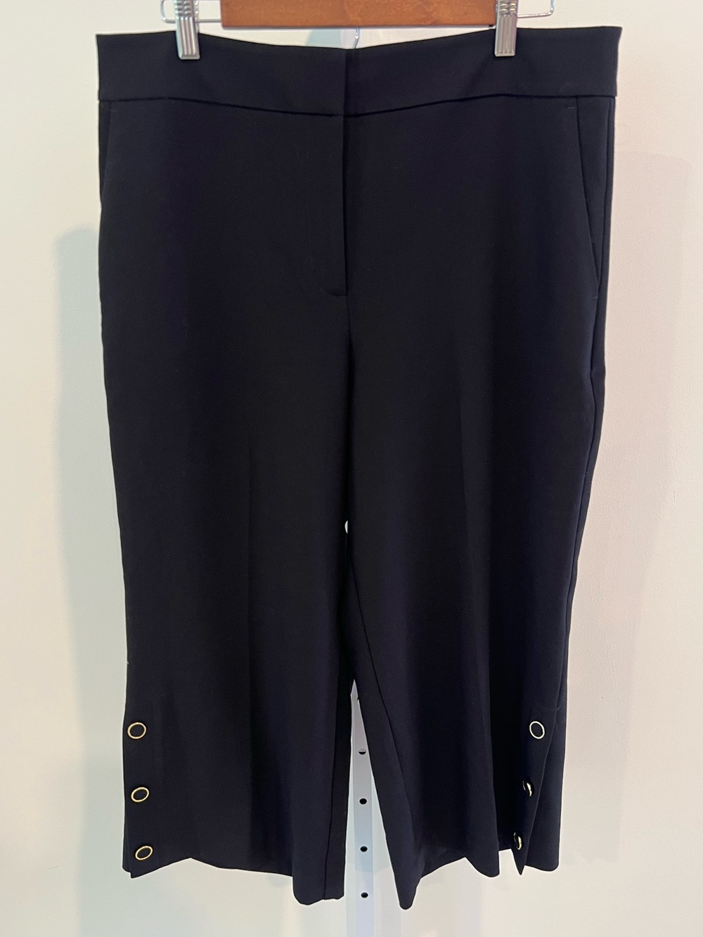 NWT Ann Taylor Black Wide Leg Cropped Pants with Button Detail Womens 14P Petite